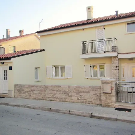 Апартаменти Martina ---80m From The Sea--- Пула