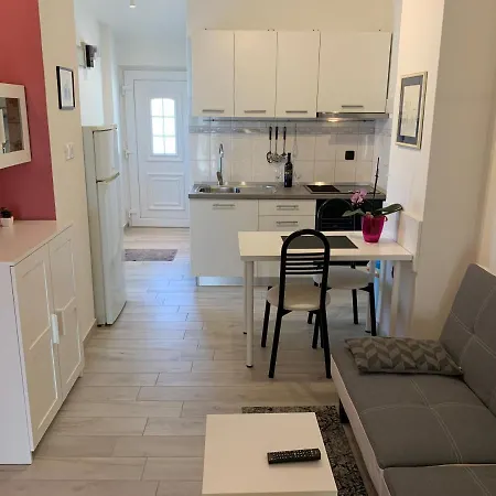 Apartment Martina ---80m From The Sea--- *