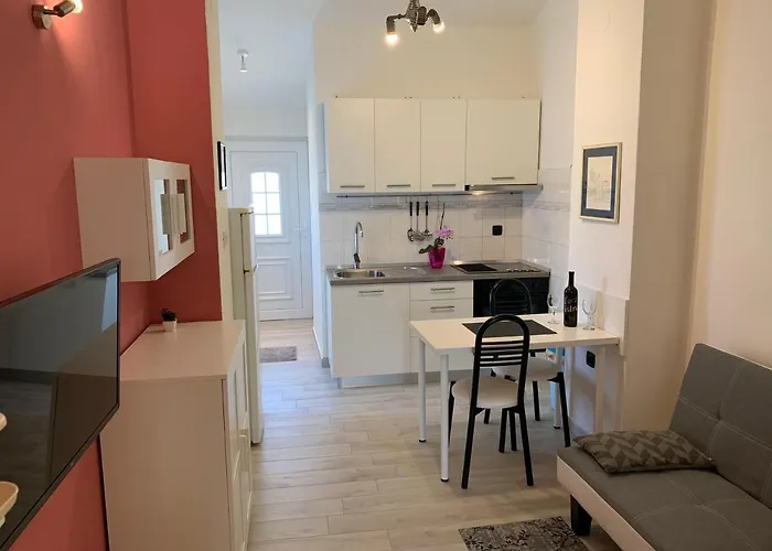 Martina ---80m From The Sea--- Пула