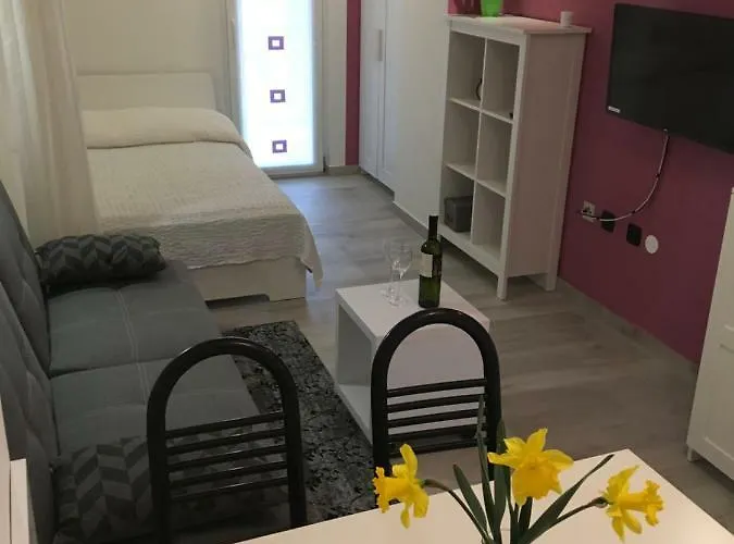 Martina ---80m From The Sea--- Пула