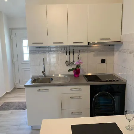 Martina ---80m From The Sea--- Apartment Pula