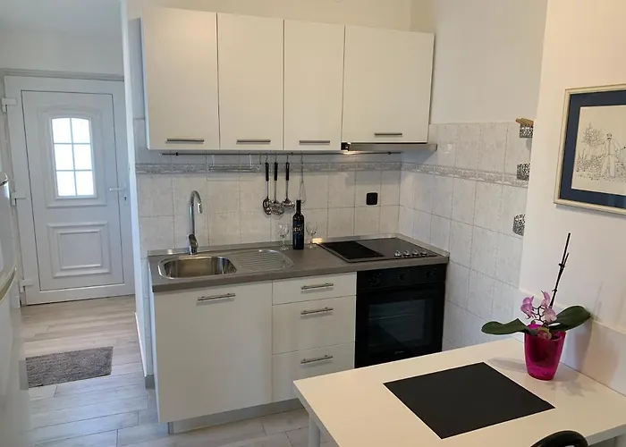 Apartment Martina ---80m From The Sea--- *