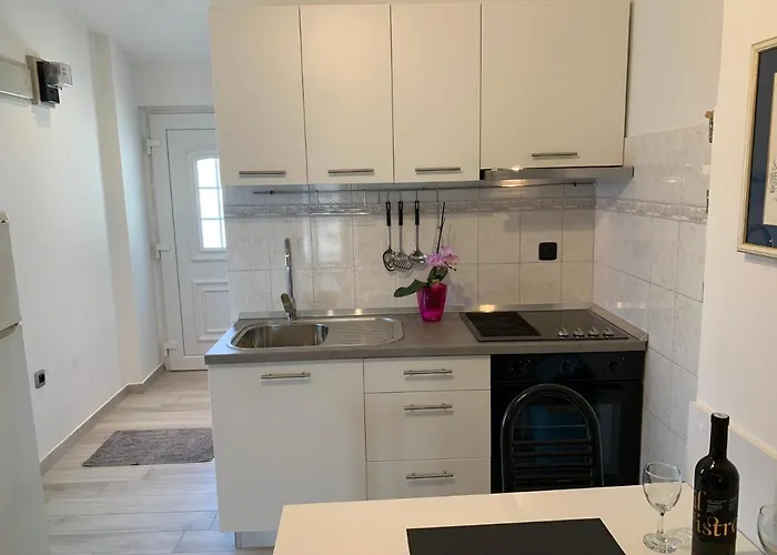 Martina ---80m From The Sea--- Apartment Pula